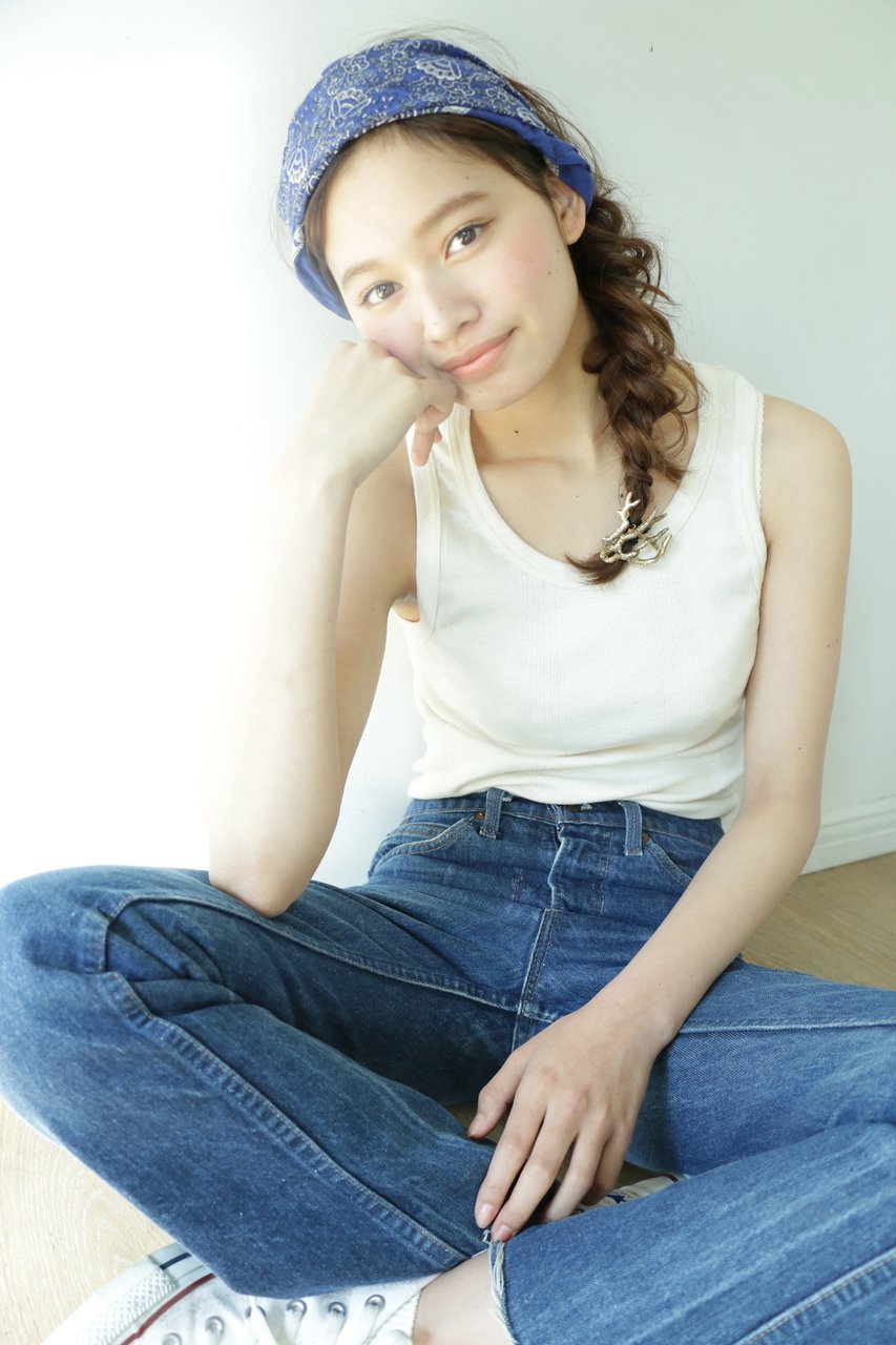 野暮ったさから脱却 バンダナの巻き方40選 をチェックしてシティガールに変身 ホットペッパービューティーマガジン 野暮ったさから脱却 バンダナの巻き方40選 をチェックしてシティガールに変身 ホットペッパービューティーマガジン