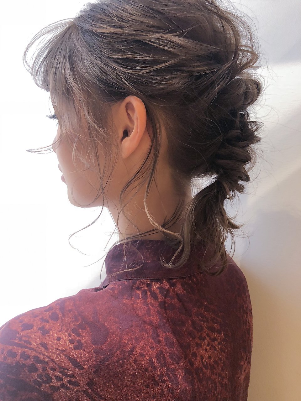 くるりんぱのコツ 形 レングス 髪型に幅が効く簡単アレンジ大全 ホットペッパービューティーマガジン くるりんぱのコツ 形 レングス 髪型に幅が効く簡単アレンジ大全 ホットペッパービューティーマガジン