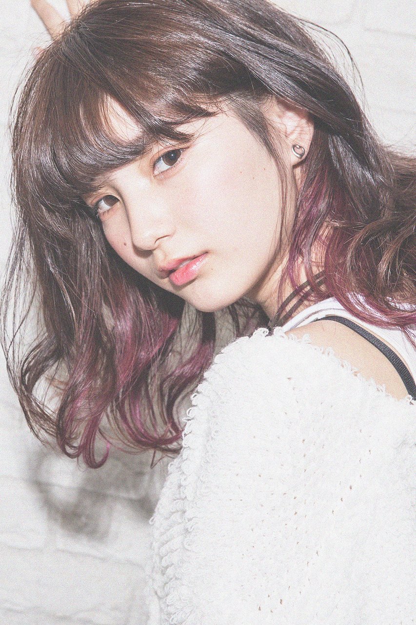 高彩度のピンク系インナーカラー