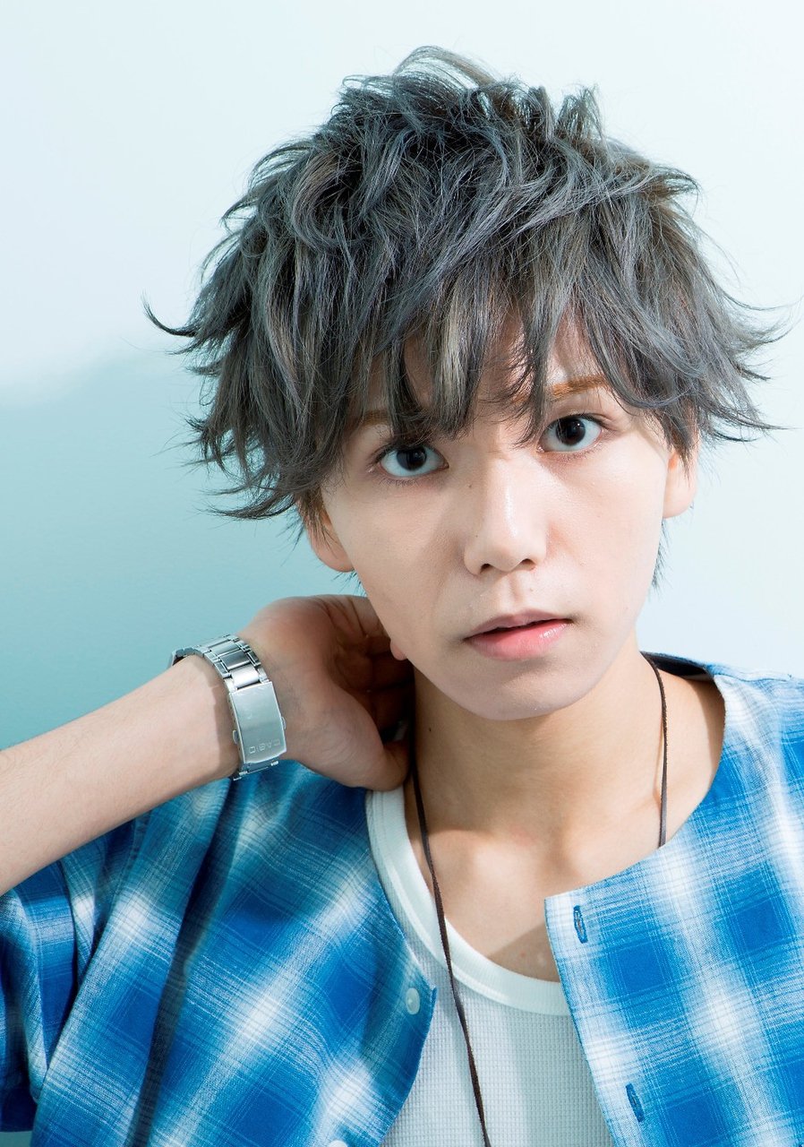 メンズのアッシュグレーヘアスタイル特集 明るめから暗めまで 似合うカラーを見つけよう ホットペッパービューティーマガジン メンズのアッシュグレーヘアスタイル特集 明るめから暗めまで 似合うカラーを見つけよう ホットペッパービューティーマガジン