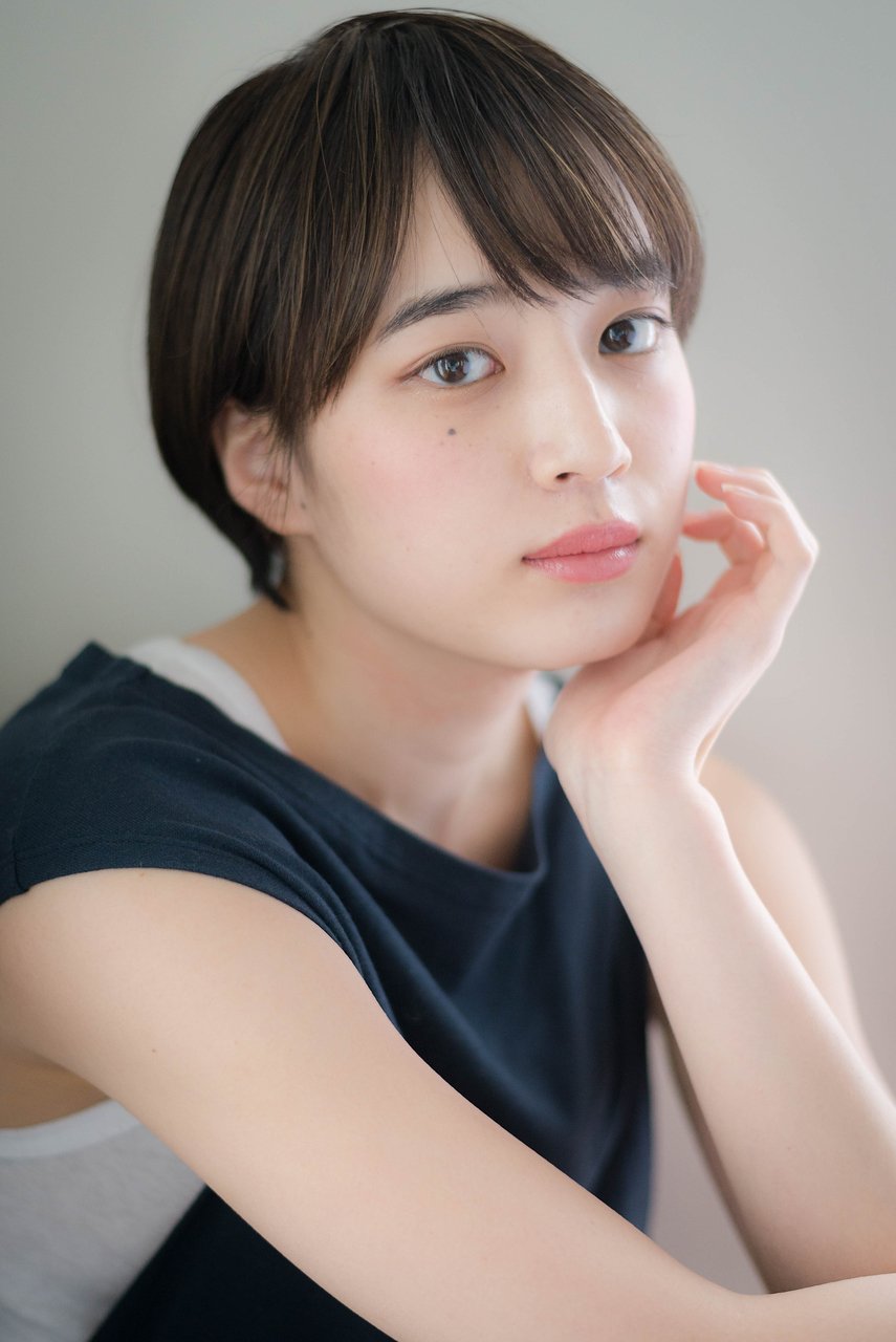 丸顔 ショートヘアのスタイル紹介 隠すだけじゃない小顔見せのコツも教えちゃいます ホットペッパービューティーマガジン 丸顔 ショートヘアのスタイル紹介 隠すだけじゃない小顔見せのコツも教えちゃいます ホットペッパービューティーマガジン