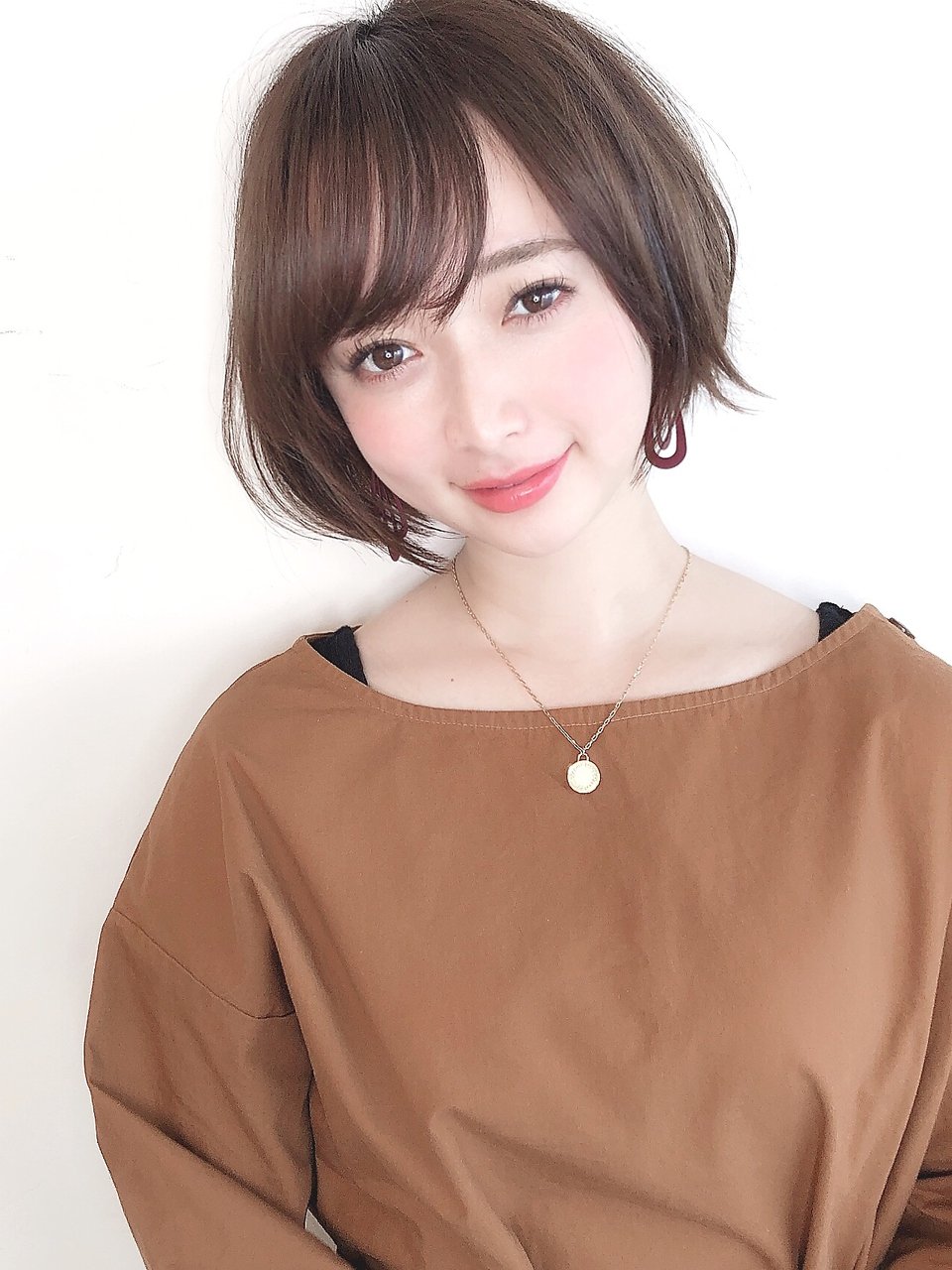 30代 40代の大人女子は新年度こそ ショートボブ バッサリ切って時短 若返り ホットペッパービューティーマガジン 30代 40代の大人女子は新年度こそ ショートボブ バッサリ切って時短 若返り ホットペッパービューティーマガジン