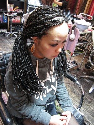 ブレイズヘア決定版 コーンロウとの違いやお手入れ方法 おすすめスタイルなどまとめて紹介 ホットペッパービューティーマガジン