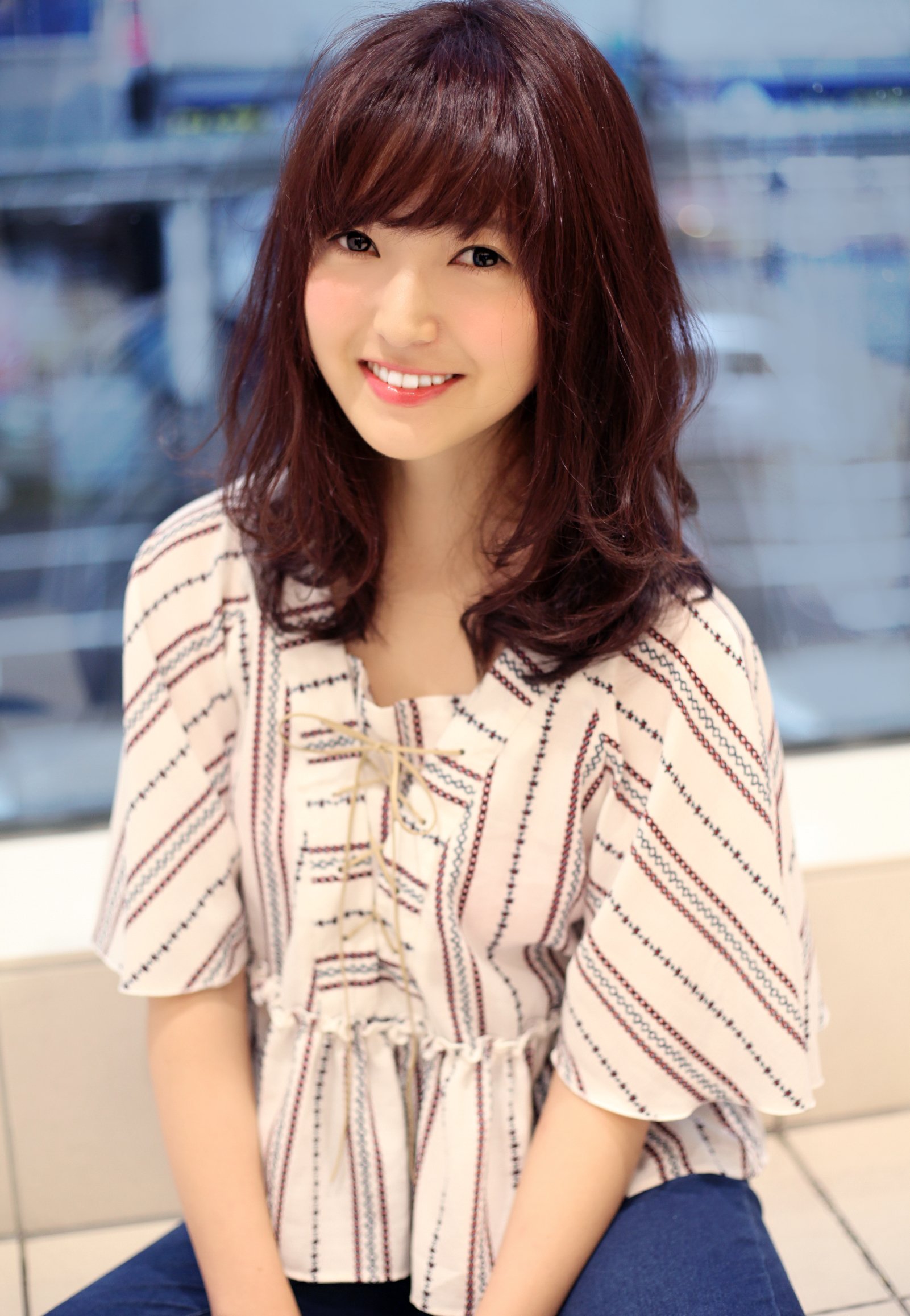 大人かわいいベリーピンクカラーの顔周り似合わせカット