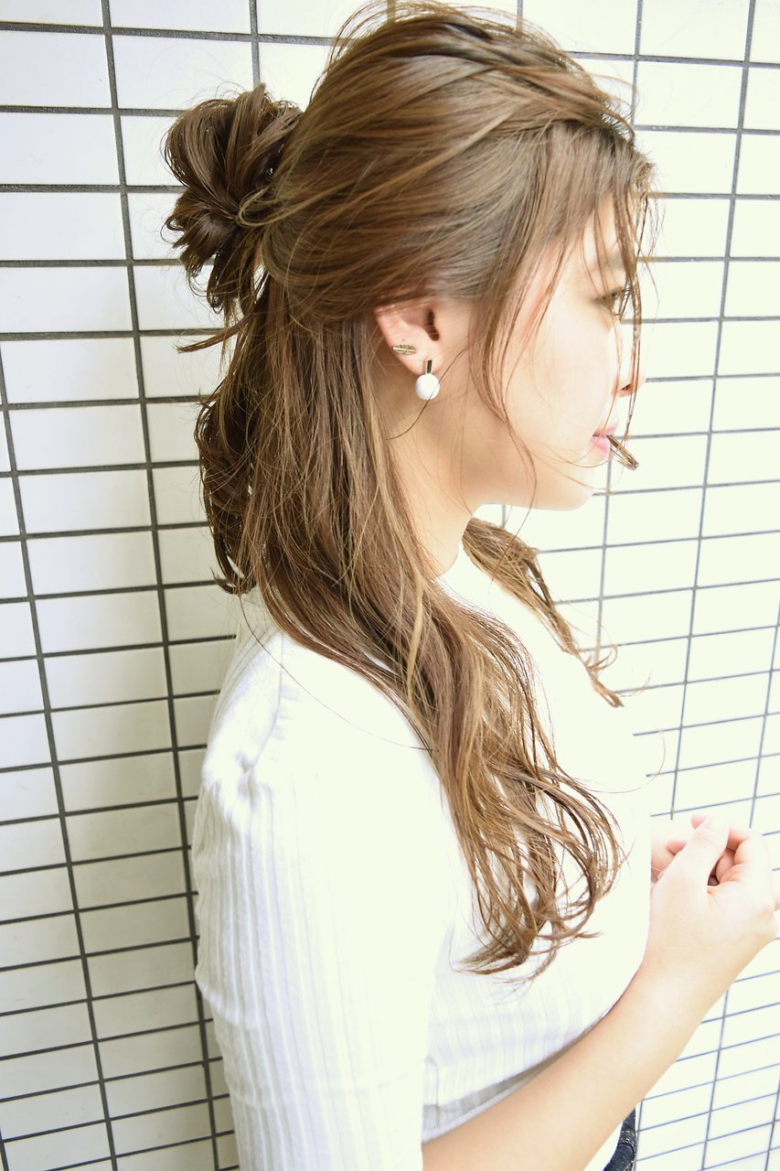 丸顔さんに似合うヘアアレンジのやり方を解説 スピード重視も学校 オフィス仕様も徹底ご紹介 ホットペッパービューティーマガジン 丸顔さんに似合うヘアアレンジのやり方を解説 スピード重視も学校 オフィス仕様も徹底ご紹介 ホットペッパービューティーマガジン