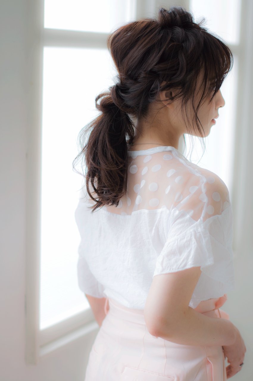 【elfo】結婚式のミディアムアレンジは華やかローポニーで