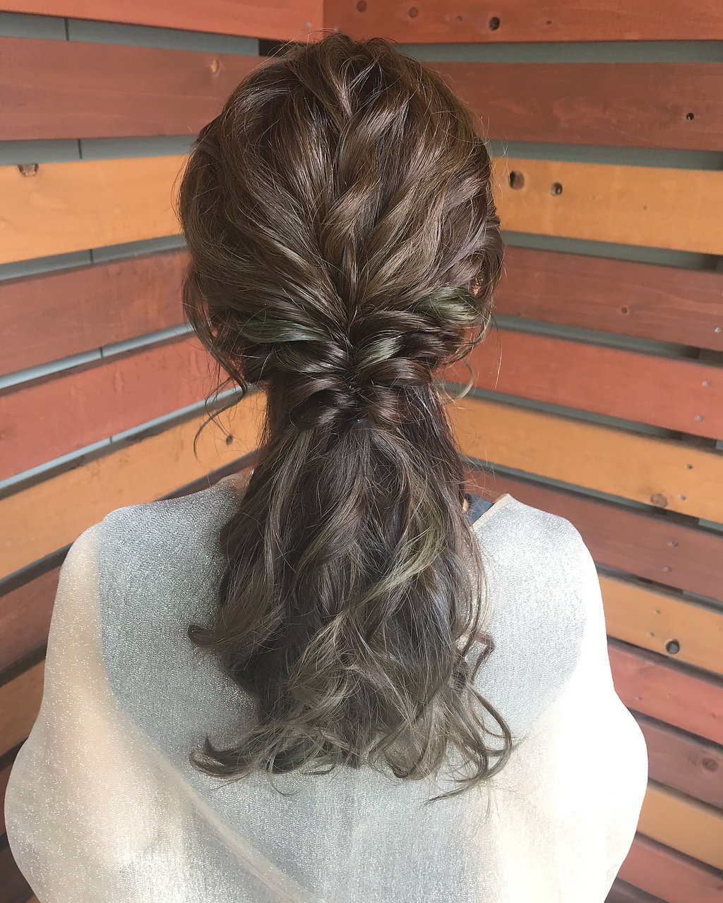 暑い夏にはハーフアップを 簡単で手軽なアレンジでワンランク上のおしゃれヘアを ホットペッパービューティーマガジン 暑い夏にはハーフアップを 簡単で手軽なアレンジでワンランク上のおしゃれヘアを ホットペッパービューティーマガジン