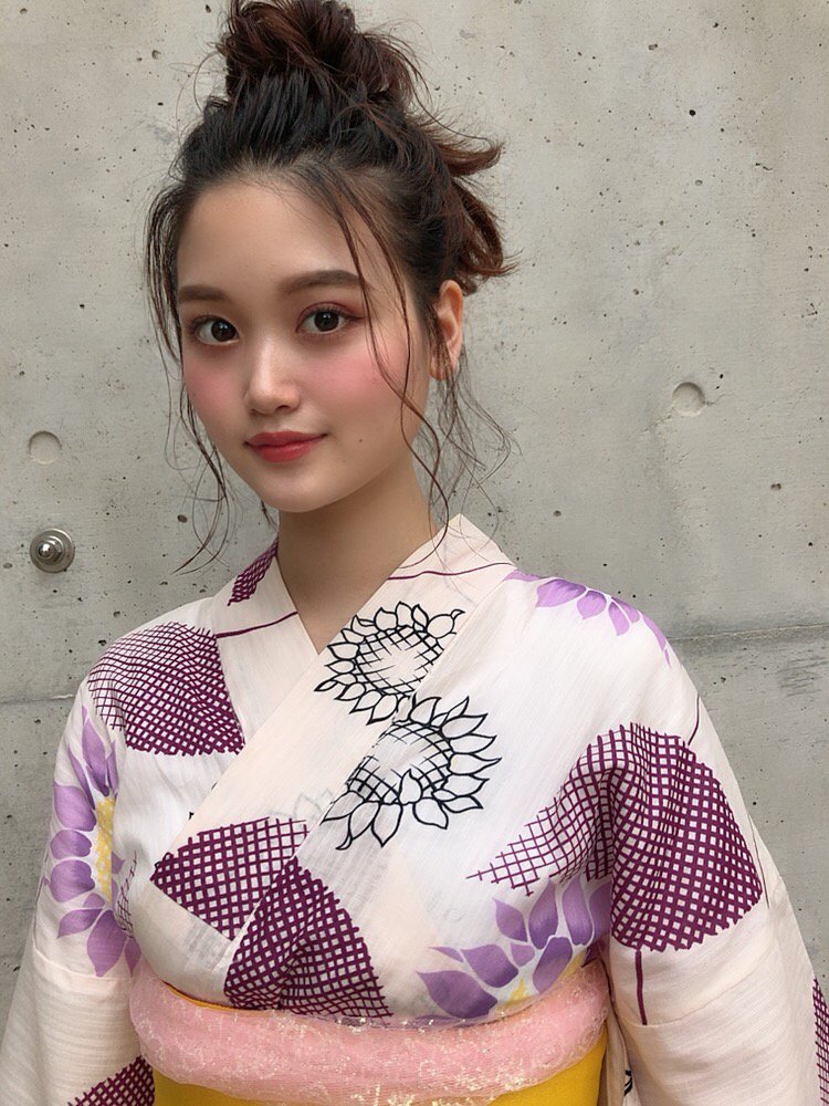 浴衣姿を華やかに彩る髪型に ボブでもできる大人可愛いへアアレンジ集 ホットペッパービューティーマガジン 浴衣姿を華やかに彩る髪型に ボブでもできる大人可愛いへアアレンジ集 ホットペッパービューティーマガジン