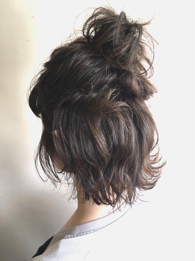 ショートボブさんに贈る簡単ヘアアレンジ 短くても結べるスタイルをたっぷり特集 ホットペッパービューティーマガジン ショートボブさんに贈る簡単ヘアアレンジ 短くても結べるスタイルをたっぷり特集 ホットペッパービューティーマガジン