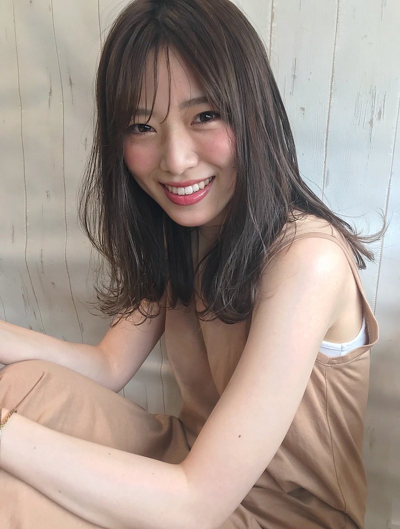 フォギーグレージュ×シースルーバングで涼しげ柔らかヘアby白井