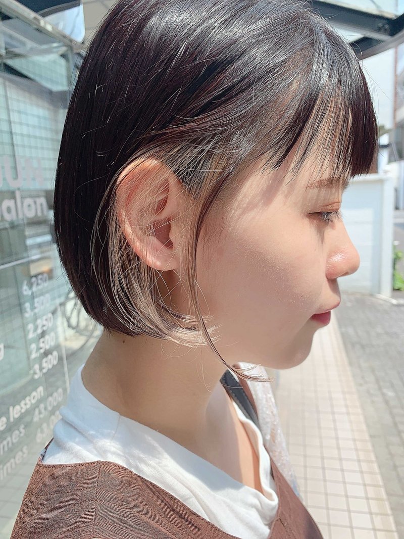 暗髪とインナーカラー