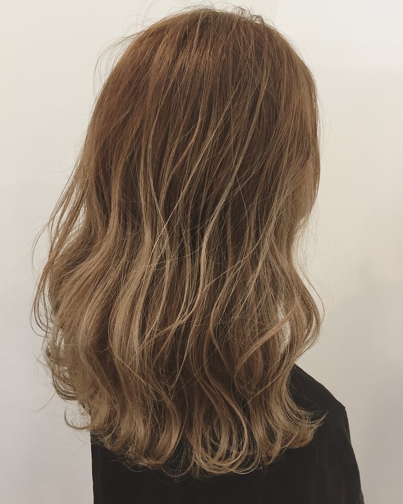 ハイトーンを活かしたグラデーションカラー L ラ カルモ La Calmo のヘアカタログ ホットペッパービューティー ハイトーンを活かしたグラデーションカラー L ラ カルモ La Calmo のヘアカタログ ホットペッパービューティー