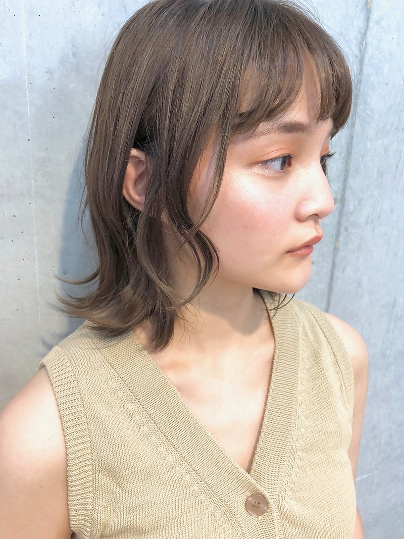 小顔耳かけワンサイドショート前髪ブランジュカラー