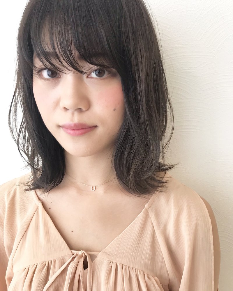 21 黒髪ミディアムで垢抜ける方法 おしゃれ見え必須なスタイル大特集 ホットペッパービューティーマガジン 21 黒髪ミディアムで垢抜ける方法 おしゃれ見え必須なスタイル大特集 ホットペッパービューティーマガジン
