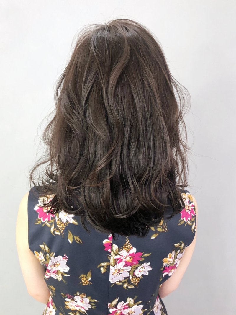 21年を チョコレート色で先取りする 甘さと艶感たっぷりなヘアカラーを解剖 ホットペッパービューティーマガジン 21年を チョコレート色で先取りする 甘さと艶感たっぷりなヘアカラーを解剖 ホットペッパービューティーマガジン