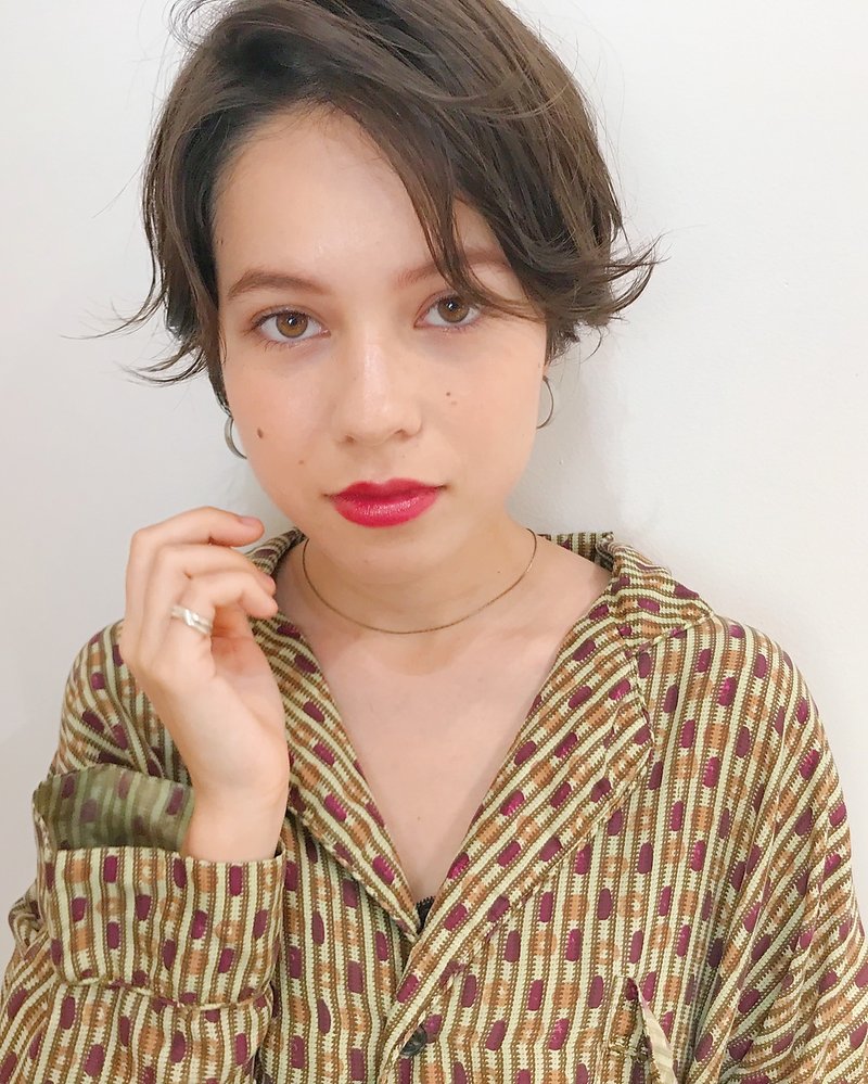 小顔  ワンサイドショート ブランジュ ハイライト　ダブルバング