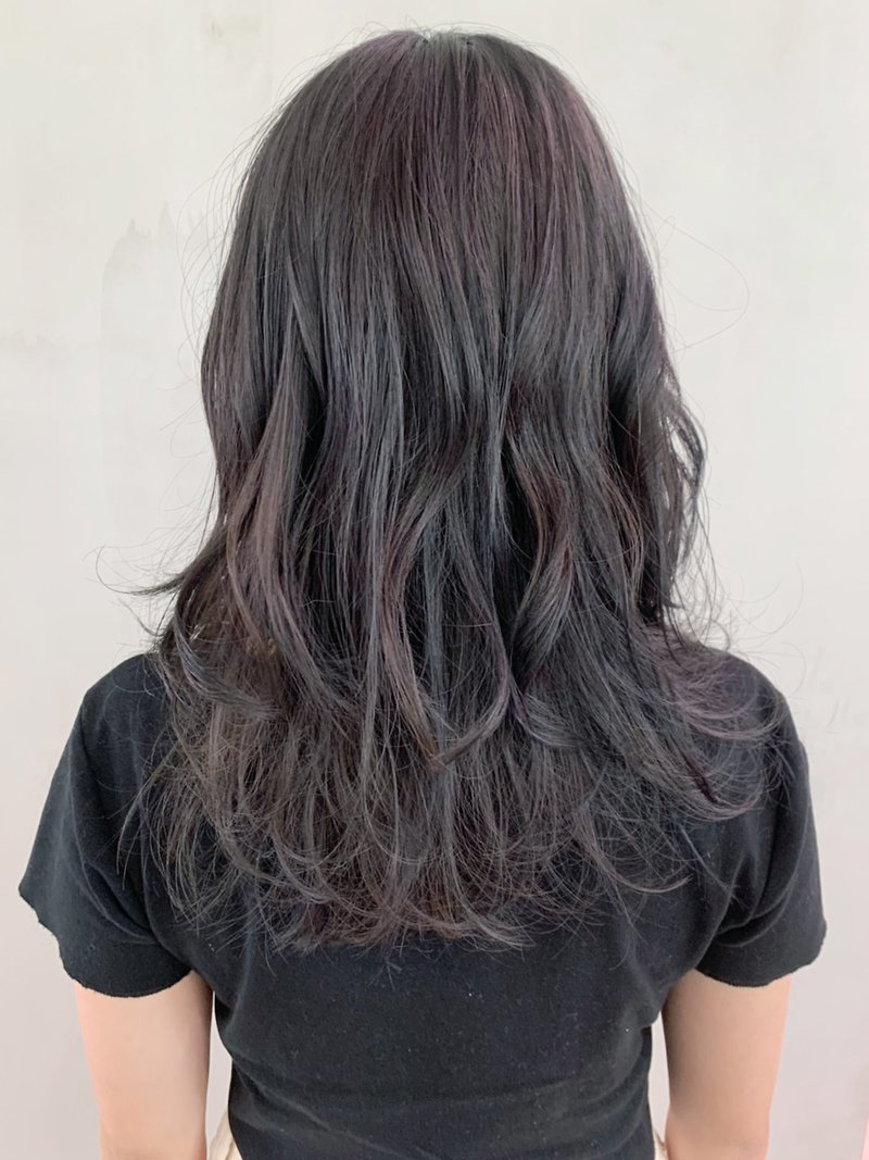 青みヘアカラー代表 ブルージュで透明感up 21年最新ヘアスタイル ホットペッパービューティーマガジン 青みヘアカラー代表 ブルージュで透明感up 21年最新ヘアスタイル ホットペッパービューティーマガジン