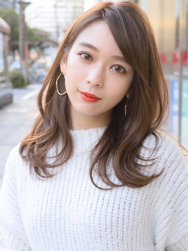 初心者さん必見 ロングヘアの簡単巻き方講座 巻き髪の種類と可愛いアアレンジも ホットペッパービューティーマガジン 初心者さん必見 ロングヘアの簡単巻き方講座 巻き髪の種類と可愛いアアレンジも ホットペッパービューティーマガジン