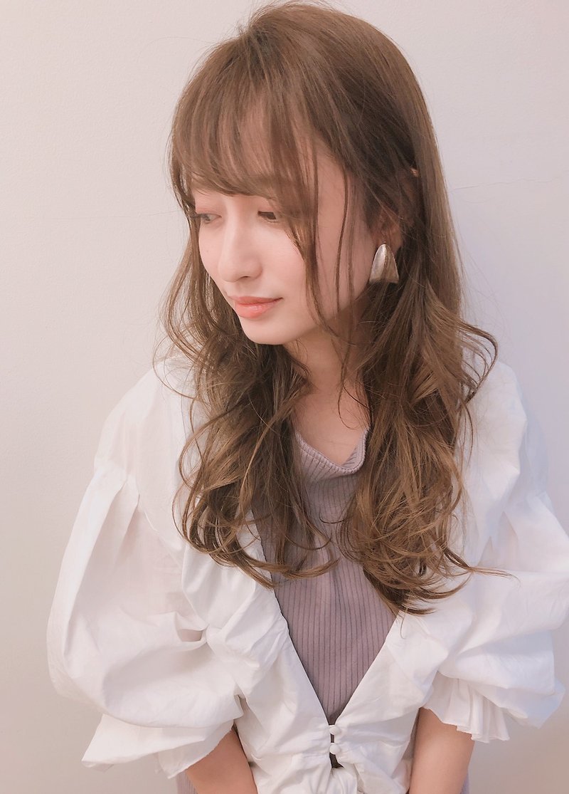 初心者さん必見 ロングヘアの簡単巻き方講座 巻き髪の種類と可愛いアアレンジも ホットペッパービューティーマガジン 初心者さん必見 ロングヘアの簡単巻き方講座 巻き髪の種類と可愛いアアレンジも ホットペッパービューティーマガジン