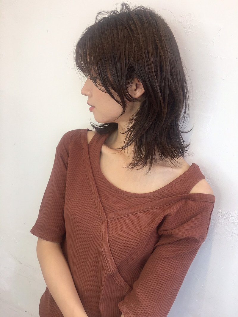 アリスバイアフロート大人毛先パーマウルフレイヤーくびれミディ
