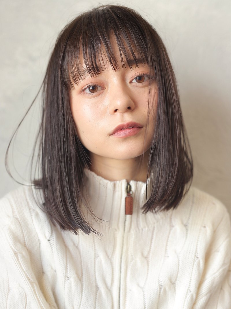 シースルーバングのラベンダーアッシュ