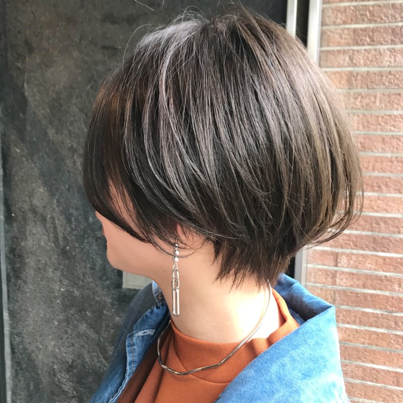 女性らしさ感じるショート#アッシュグレーベージュ