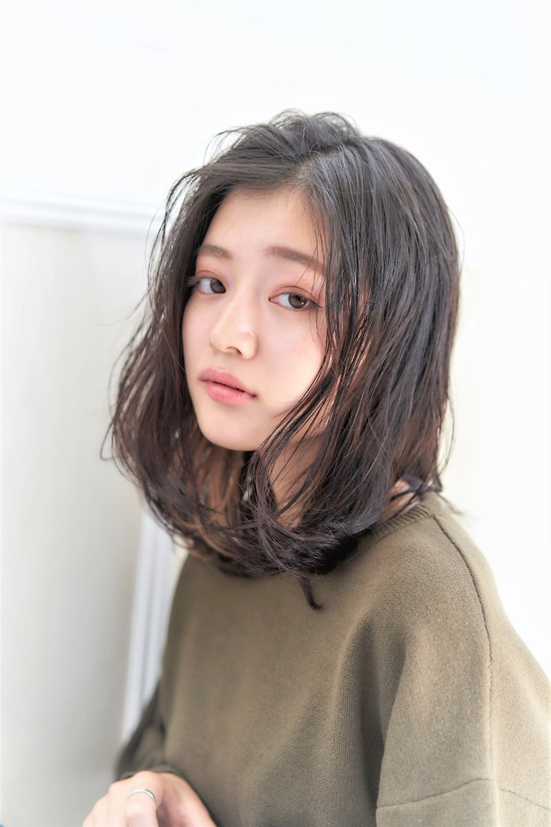 天然パーマと上手につき合お その原因と 髪質を生かしたスタイル特集 ホットペッパービューティーマガジン 天然パーマと上手につき合お その原因と 髪質を生かしたスタイル特集 ホットペッパービューティーマガジン