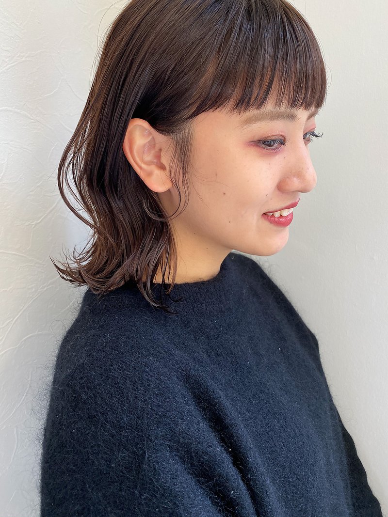 ロブにするならこんな風に かわいさと大人っぽさを両立する 21 注目スタイル ホットペッパービューティーマガジン
