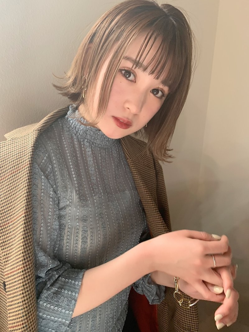 透明感ハイライトの外ハネボブ