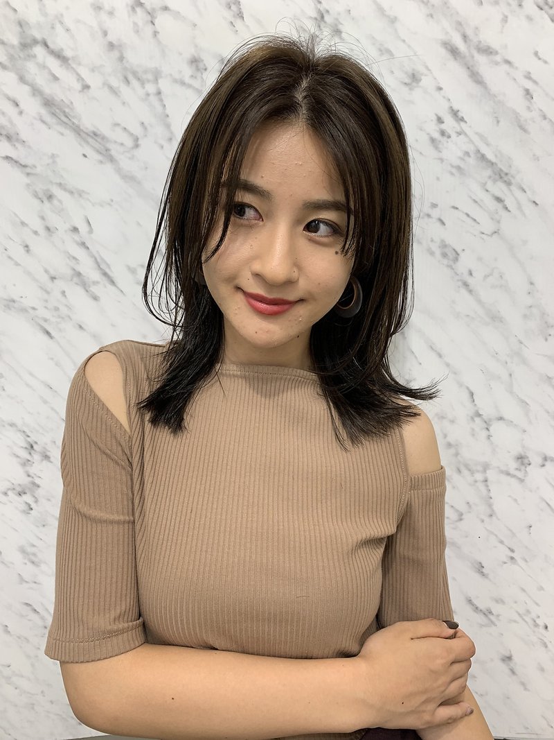 ニュアンスシースルーバング×くびれ切りっぱなしミディ