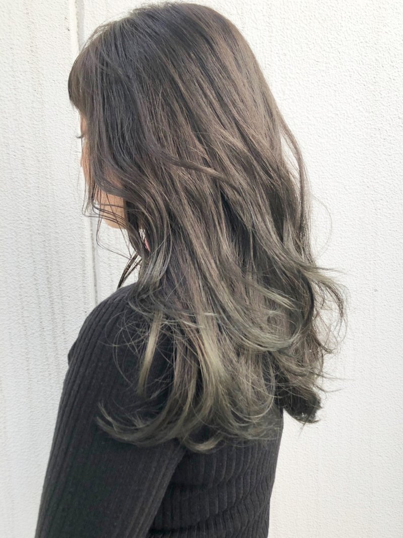 21年 グリーンカラーで美人見え 後ろ姿までおしゃれにスタイルチェンジ ホットペッパービューティーマガジン