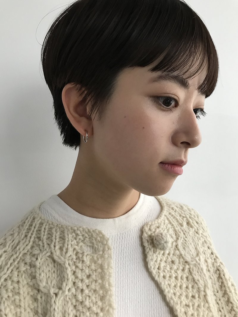 前髪のラインと束感が洒落てるマッシュショート。