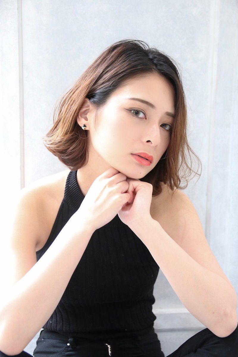 『estrela』大人可愛い外国人風グラデーション 外はねボブディ