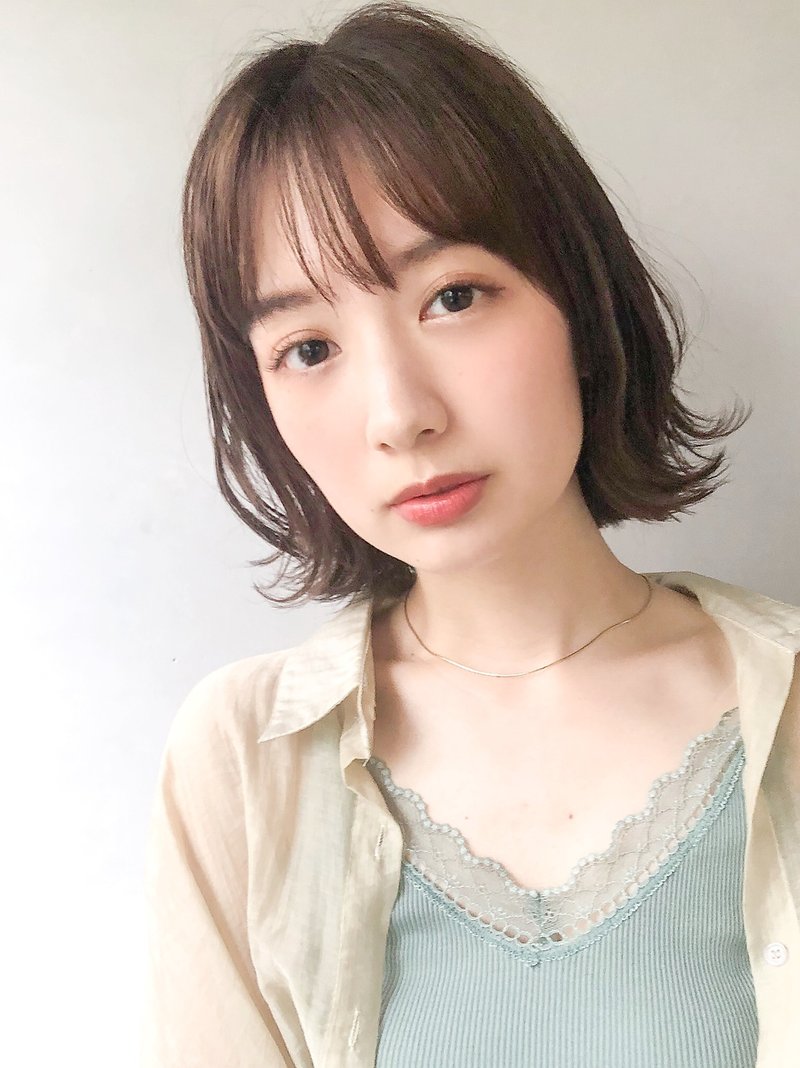 外ハネミディ♪イメチェンフォギーベージュ耳かけウェーブパーマ