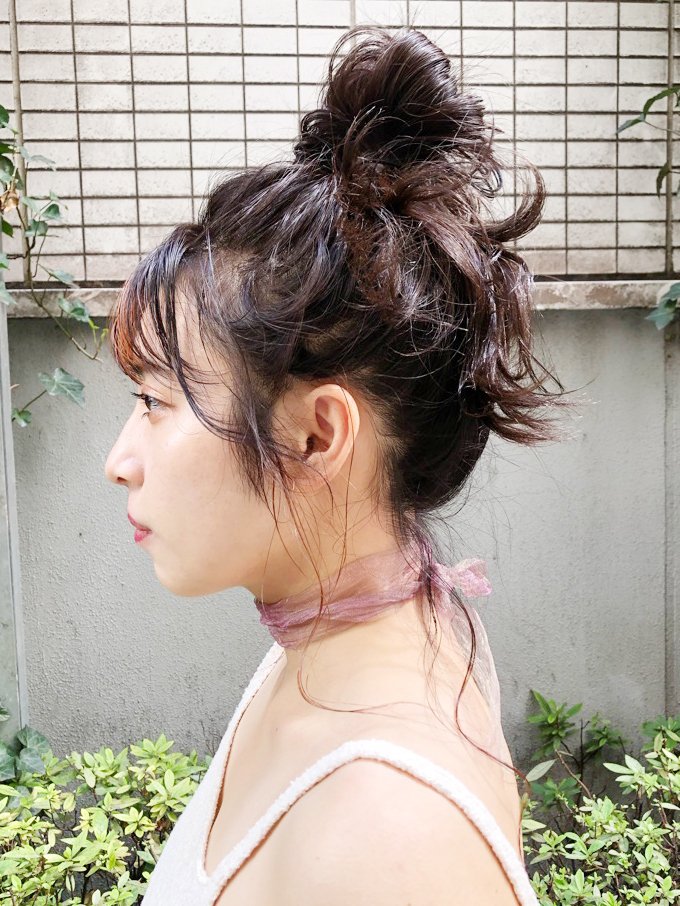 崩れないお団子ヘアはこう作る こなれ感 と きっちり を両立させるアレンジポイントって ホットペッパービューティーマガジン 崩れないお団子ヘアはこう作る こなれ感 と きっちり を両立させるアレンジポイントって ホットペッパービューティーマガジン