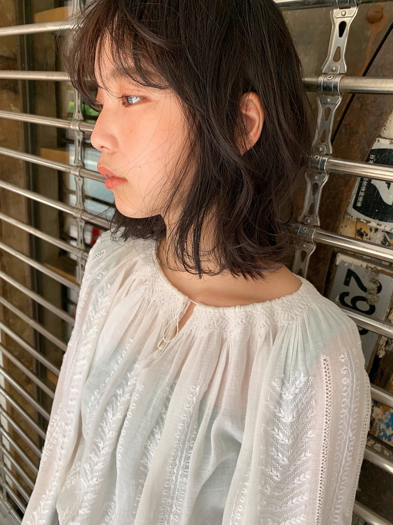 切りっぱなしレイヤーミディ×地毛風グレージュ