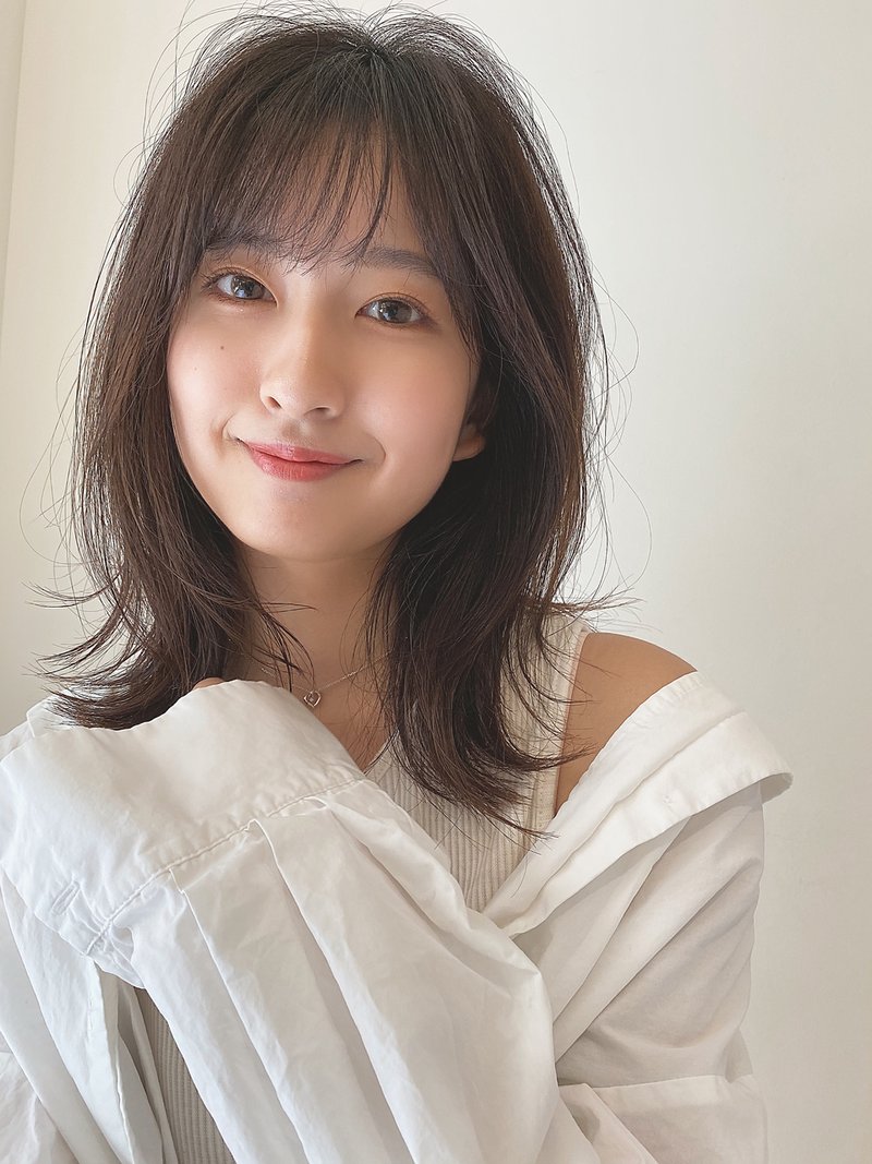 年秋 ミディアムのレイヤーカットで伸ばしかけでも今っぽに ホットペッパービューティーマガジン 年秋 ミディアムのレイヤーカットで伸ばしかけでも今っぽに ホットペッパービューティーマガジン