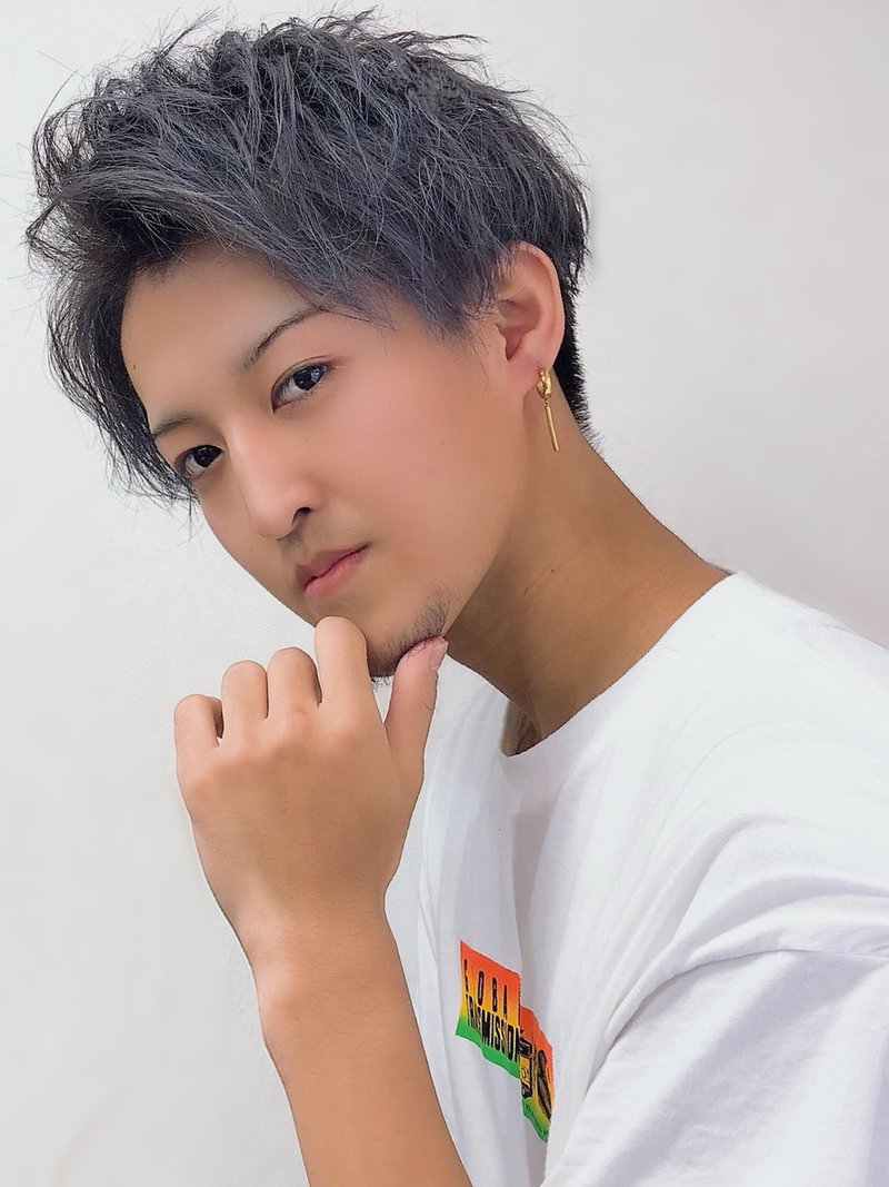 ナチュラルな雰囲気は前髪でつくる 周囲と差がつくおしゃれなツーブロックのヘアスタイル ホットペッパービューティーマガジン