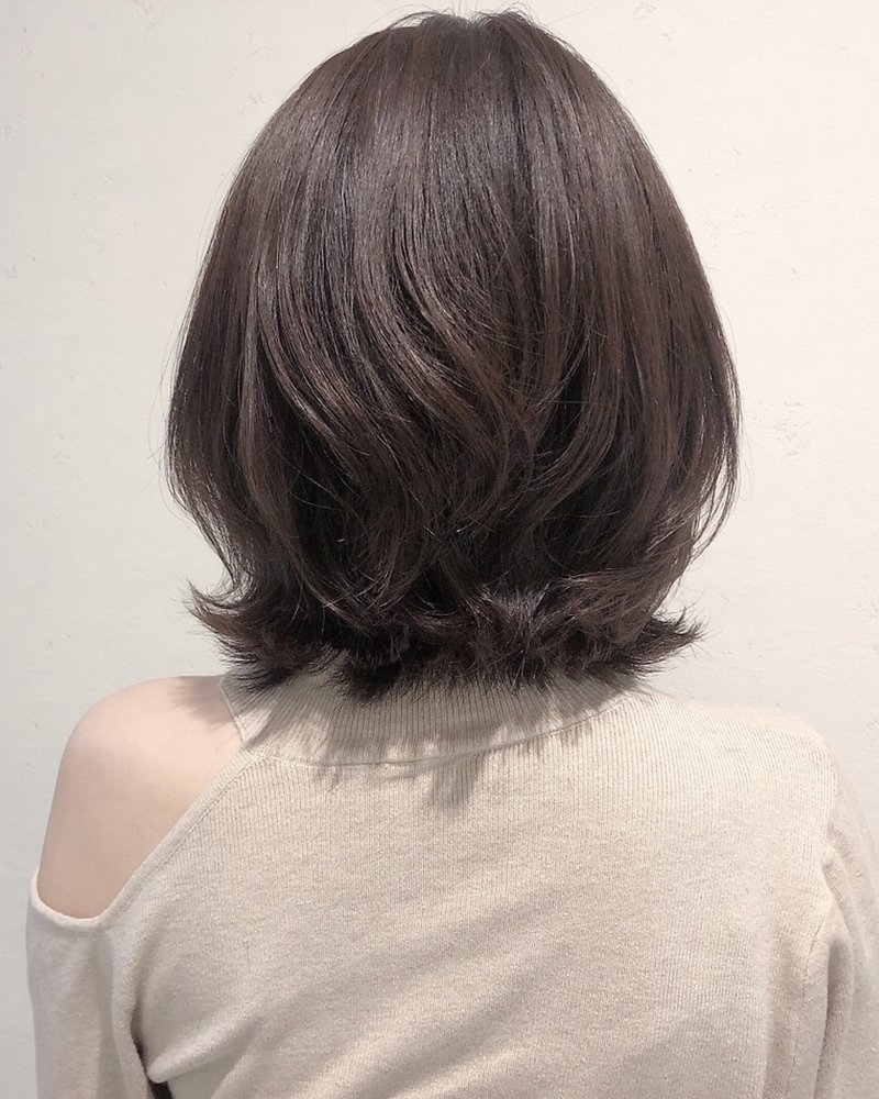 オリーブブラウンで透明感をプラス レングス別に楽しむおしゃれヘアスタイル ホットペッパービューティーマガジン