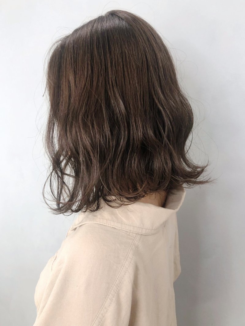 オリーブブラウンで透明感をプラス レングス別に楽しむおしゃれヘアスタイル ホットペッパービューティーマガジン