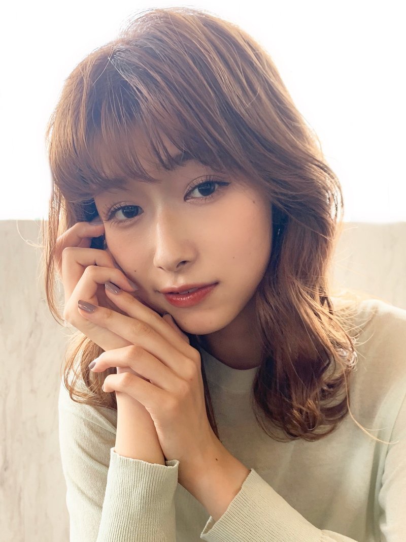小顔も後ろ美人見えも叶うレイヤーカット 振り向かせたいモテフェミニンスタイル大特集 ホットペッパービューティーマガジン