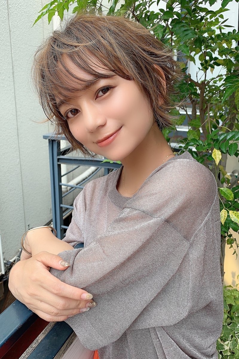 小顔も後ろ美人見えも叶うレイヤーカット 振り向かせたいモテフェミニンスタイル大特集 ホットペッパービューティーマガジン 小顔も後ろ美人見えも叶うレイヤーカット 振り向かせたいモテフェミニンスタイル大特集 ホットペッパービューティーマガジン