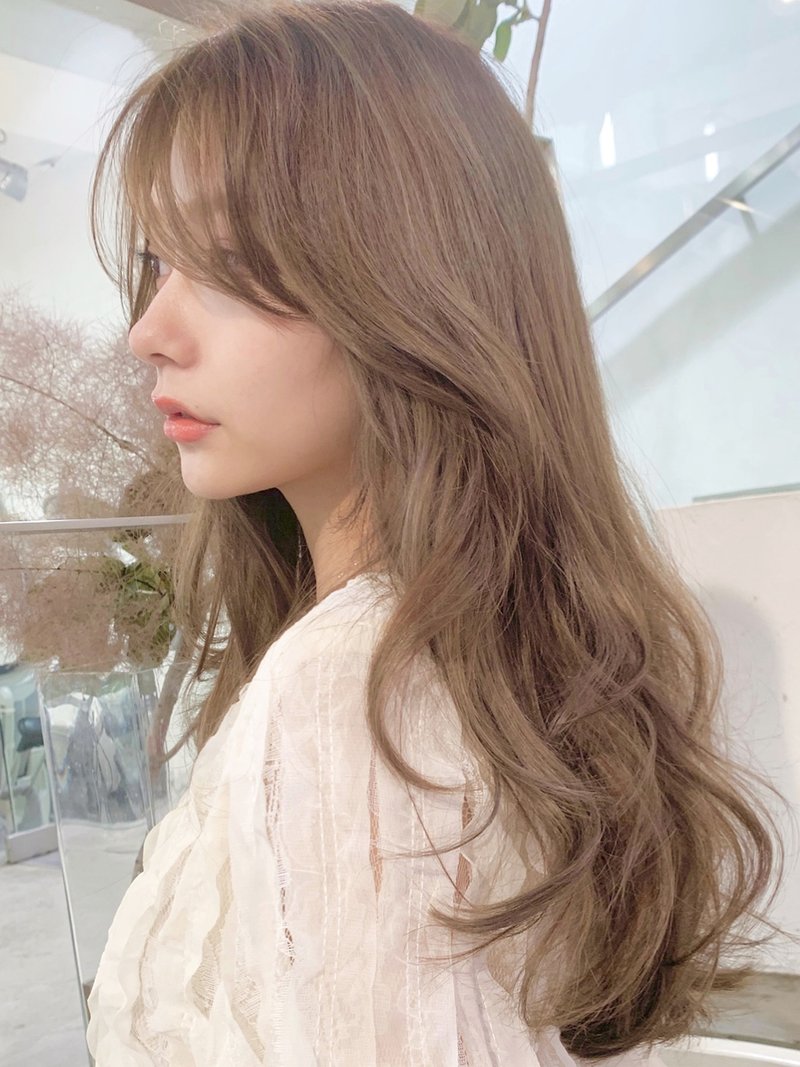 小顔も後ろ美人見えも叶うレイヤーカット 振り向かせたいモテフェミニンスタイル大特集 ホットペッパービューティーマガジン