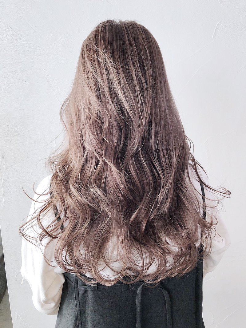 21年 ベージュ系髪色特集 理想に合わせてトレンドヘアカラーを取り入れよ ホットペッパービューティーマガジン 21年 ベージュ系髪色特集 理想に合わせてトレンドヘアカラーを取り入れよ ホットペッパービューティーマガジン