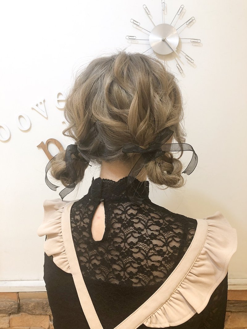 秋冬向けのおだんごリボンツインテール ヘアセット