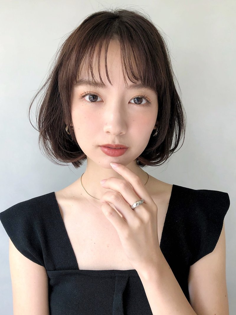 面長さんにも似合わせ 前下がりボブ でかわいくなれるポイントは ホットペッパービューティーマガジン 面長さんにも似合わせ 前下がりボブ でかわいくなれるポイントは ホットペッパービューティーマガジン