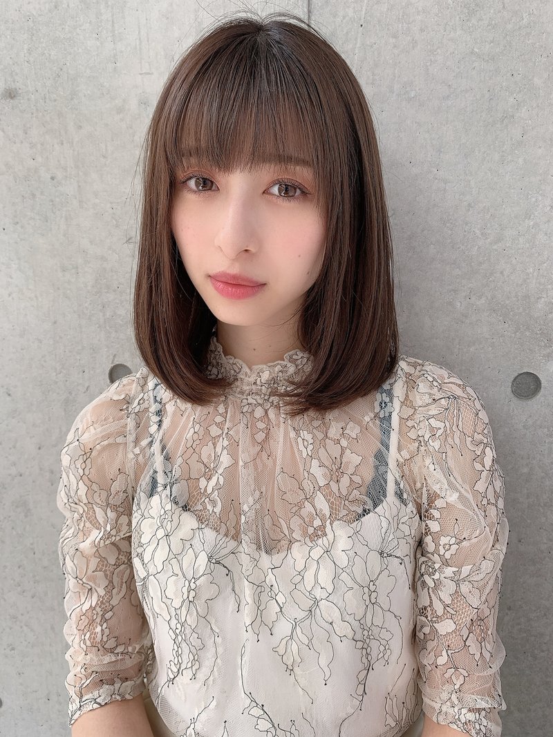 ツヤ髪で魅せる大人女子のミディアムボブ