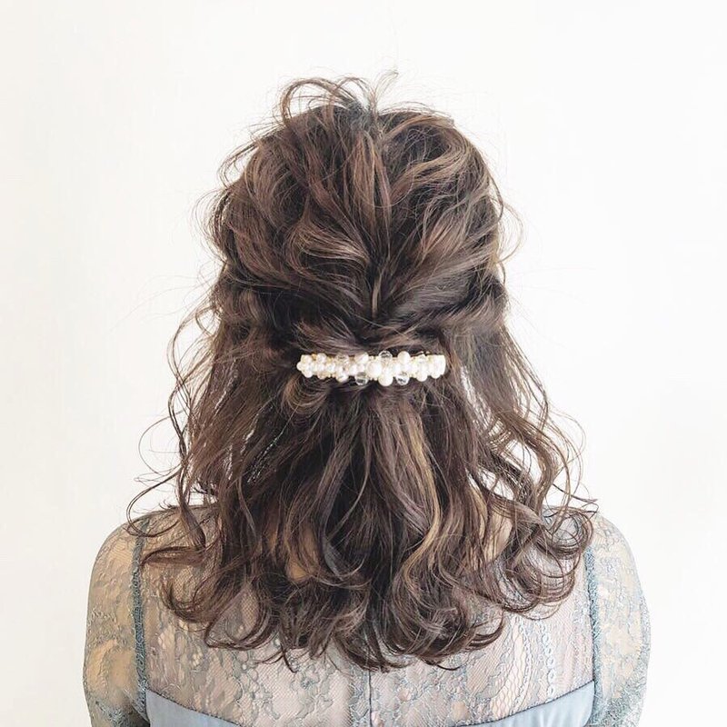 不器用さんでも大丈夫 バレッタヘアアレンジで簡単におしゃれ度をアップさせよう ホットペッパービューティーマガジン