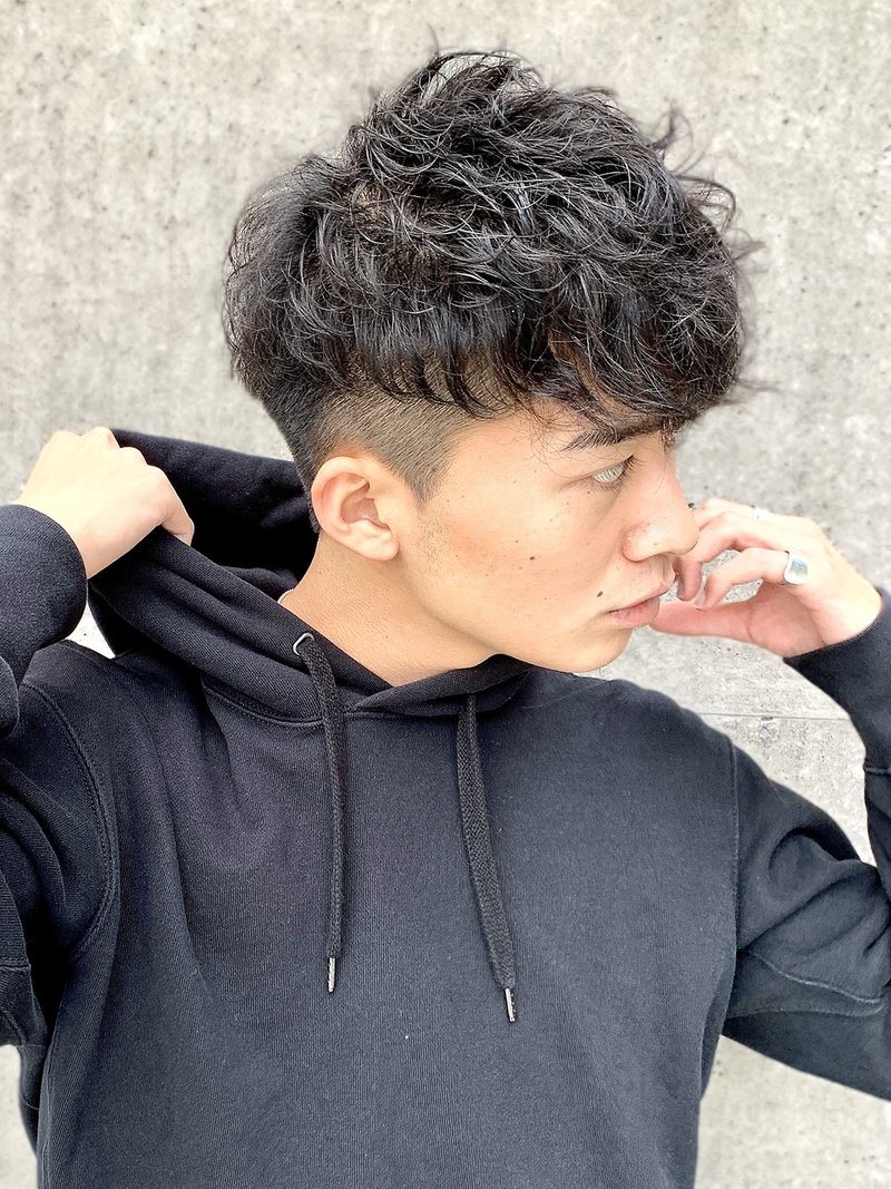 21年冬 メンズヘアはツイストパーマがイチオシ 簡単にスタイリングできるスタイル大特集 ホットペッパービューティーマガジン 21年冬 メンズヘアはツイストパーマがイチオシ 簡単にスタイリングできるスタイル大特集 ホットペッパービューティーマガジン