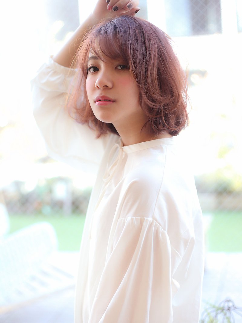 大人可愛い透け感ピンクベージュ小顔ひし形ボブレイヤー20代30代